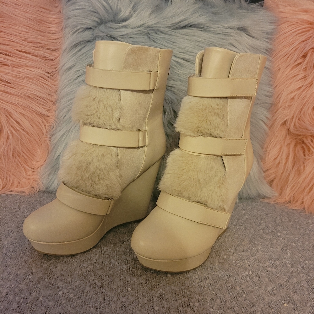 Juicy Couture Faux Fur Cream Wedge Boot Size 6M